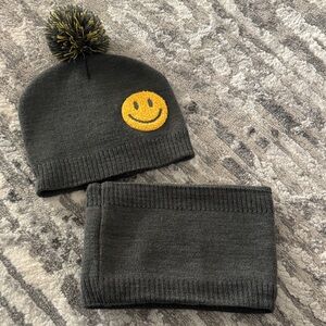 Kids Smiley Face Beanie and Scarf Set - Black and Yellow